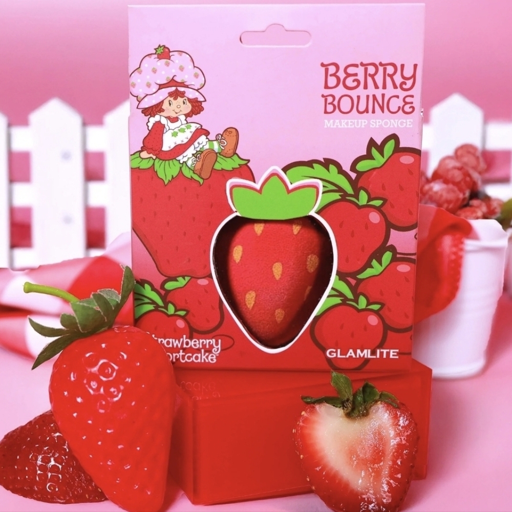STRAWBERRY SHORTCAKE x GLAMLITE BERRY BOUNCE MAKEUP SPONGE